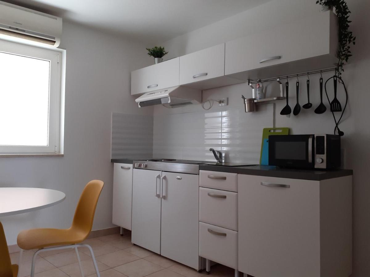 Apartment Zlata راب المظهر الخارجي الصورة